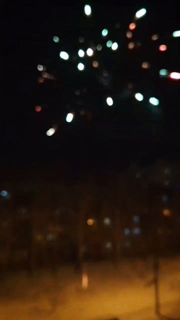 Неожиданный фейерверк. Наверное у кого-то день рождения смотреть онлайн