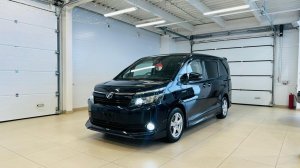 Toyota Voxy, 2014 год