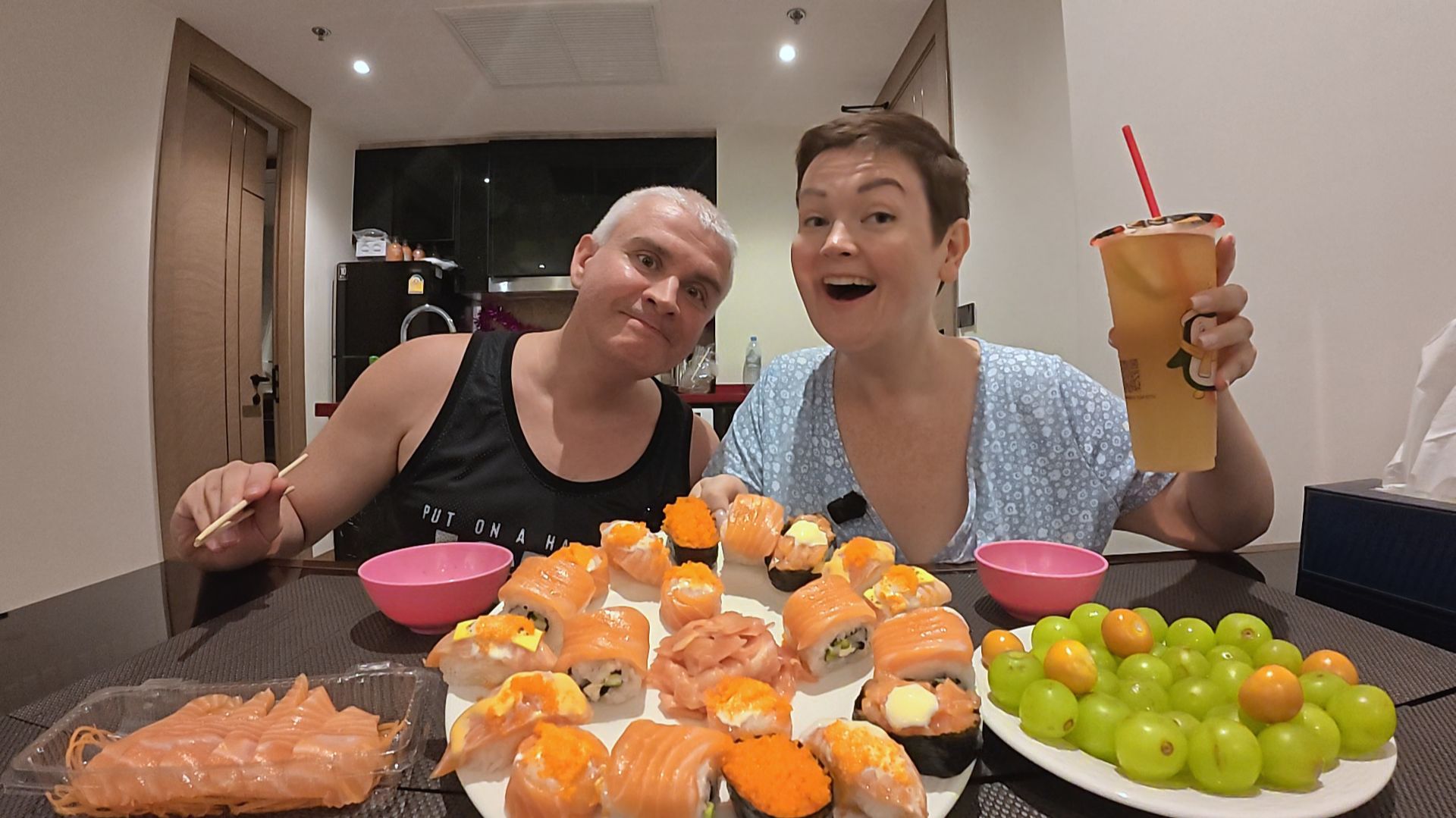 Мукбанг ОТМЕТИЛИ нашу ПОБЕДУ над проблемами! НАЛОПАЛИСЬ суши и роллы от ПУХА в Таиланд! Ужин Паттайя смотреть онлайн