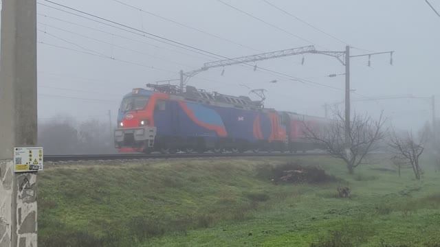 ЭП20 - 001 с поездом 030с "Премиум" Москва - Новороссийск смотреть онлайн