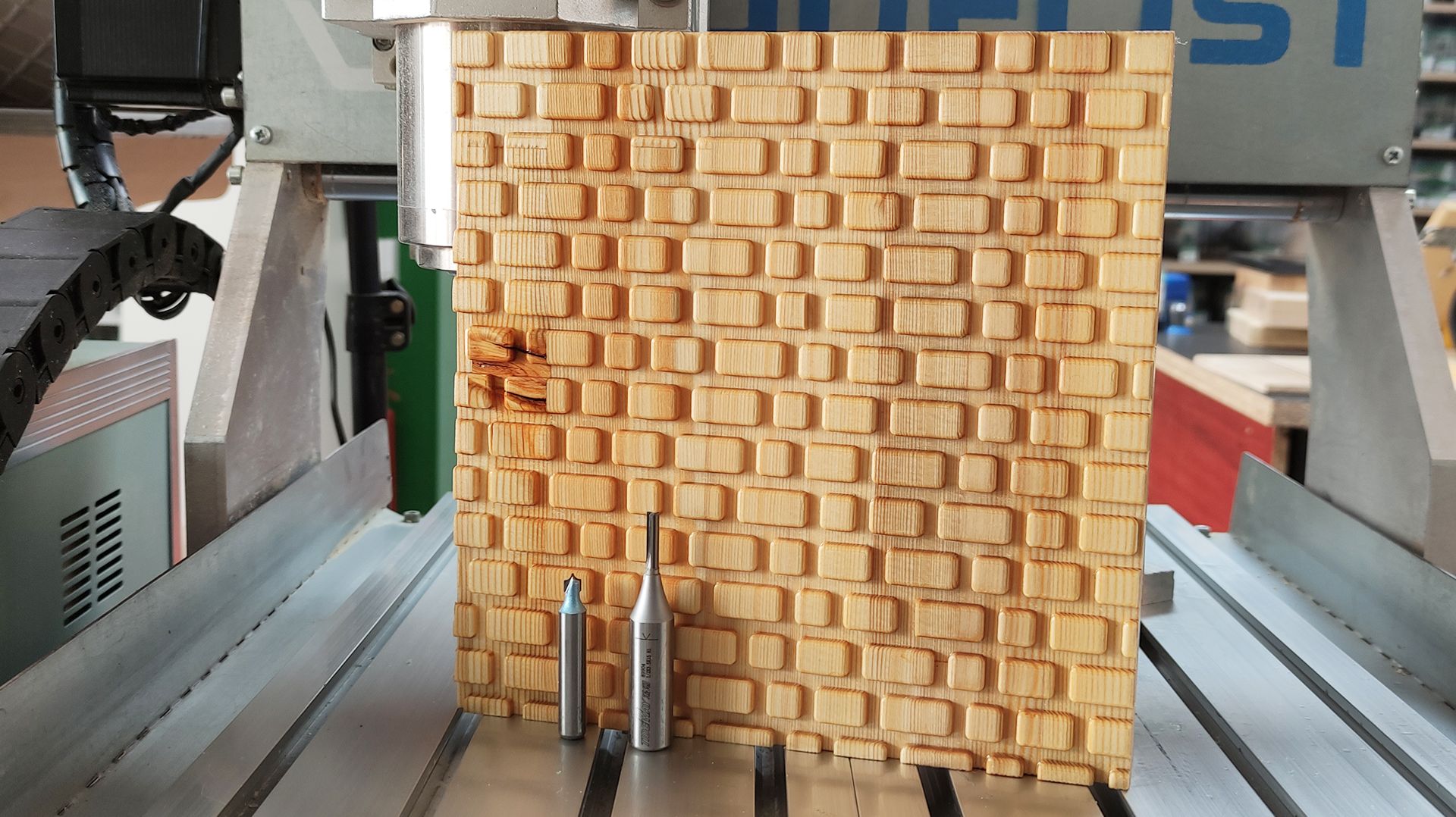 Простая декоративная панель из древесины. Фреза птичка R2 и прямая фреза 3,5мм. смотреть онлайн