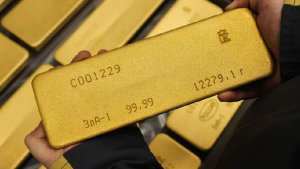 Цены на золото упали после заявления Трампа о соглашении по Гренландии