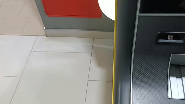 Пытаемся скормить банкомату сотки смотреть онлайн