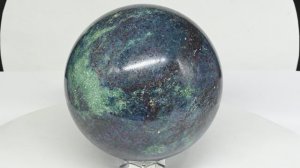 Шар из камня фуксит с включением рубина и кианита, диаметр 165мм, 9100г. 2041201