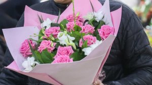 Мужчина напал на возлюбленную с ножом в букете цветов в Саратове