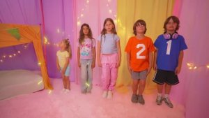 Настя и летний лагерь для детей