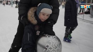 Когда и как ставить ребенка на коньки?