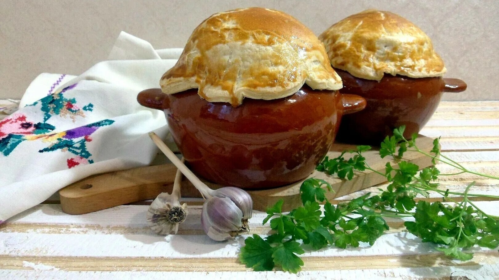 ЖАРКОЕ В ГОРШОЧКАХ ПОД ТЕСТОМ смотреть онлайн