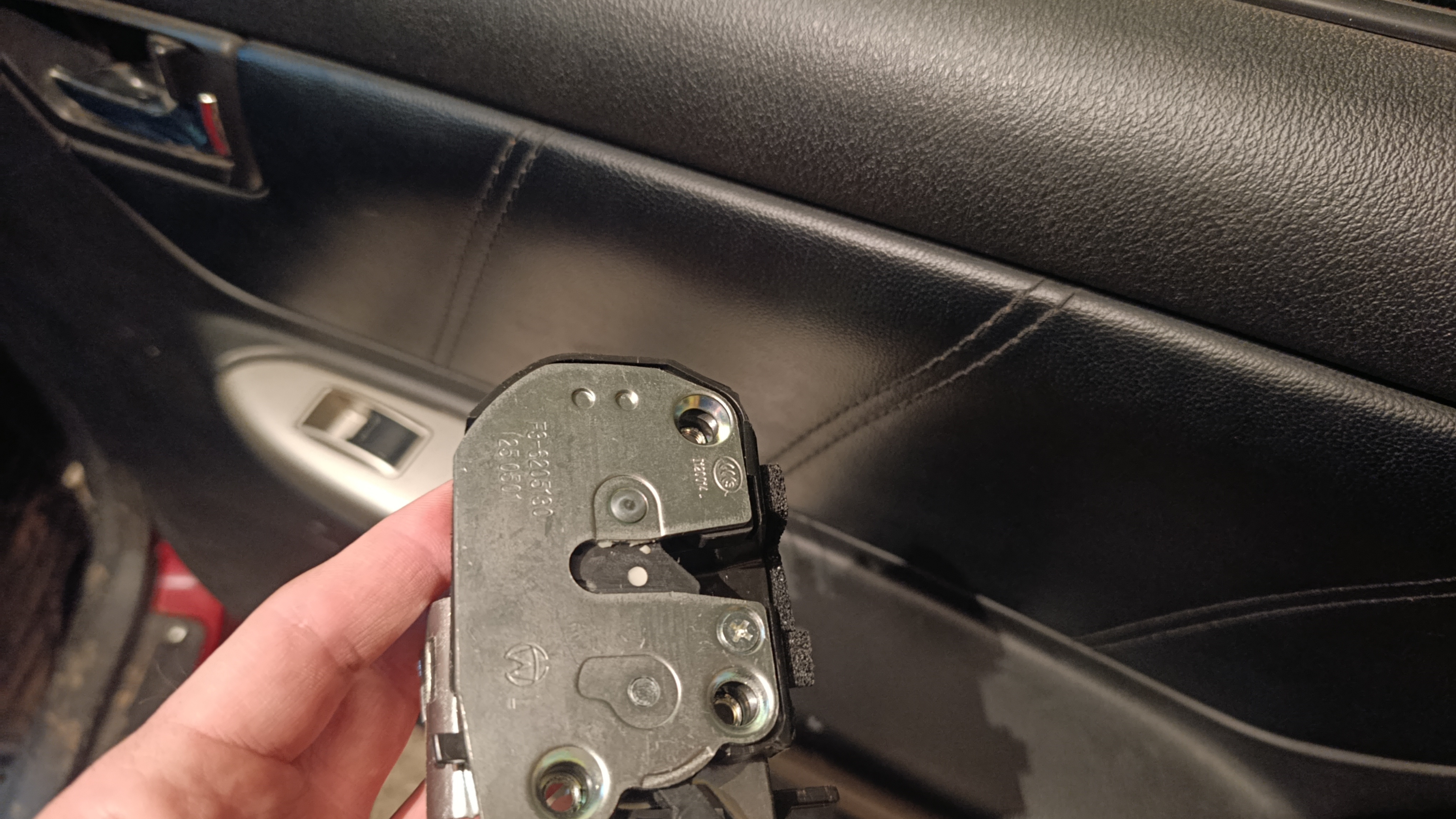 Как снять замок двери на BYD F3 / Toyota Corolla 120 смотреть онлайн