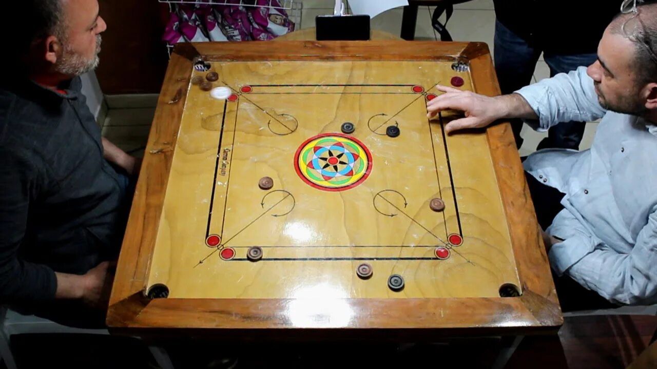 КАРРОМ-НЕОБЫЧНАЯ ИГРА ИЗ ИНДИИ смотреть онлайн