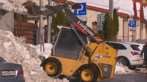 На Красной Поляне продолжают уборку снега