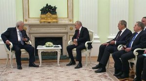 Владимир Путин в Кремле проводит переговоры с лидером Палестины Махмудом Аббасом.