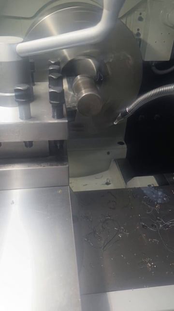 Токарная обработка на токарно-винторезном станке C6266A/2000 смотреть онлайн