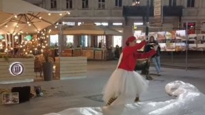 Девушка мим на Большой Покровской