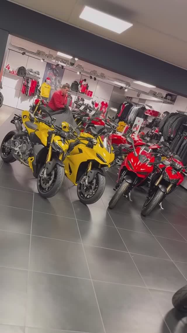 Ducati V2S смотреть онлайн