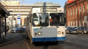 Троллейбус Екатеринбурга ЗиУ-682 КР Иваново борт.№141 маршрут №9 на ост. "Гостиница Центральная"