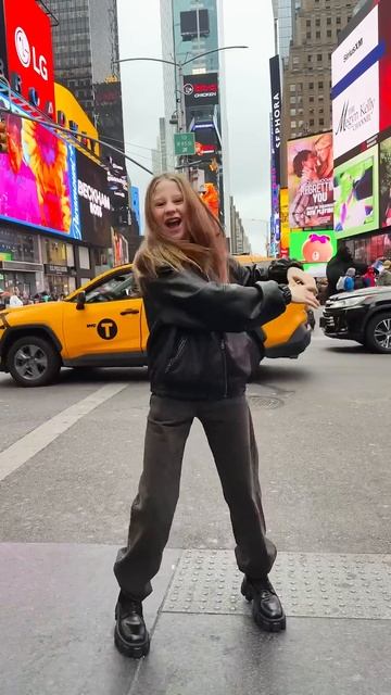 Nastya and trendy dance Fly Girl смотреть онлайн