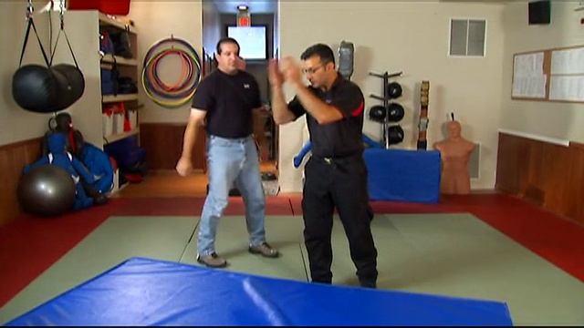 Курс самозащиты - Боевые броски и подкаты Ч 10-1 смотреть онлайн