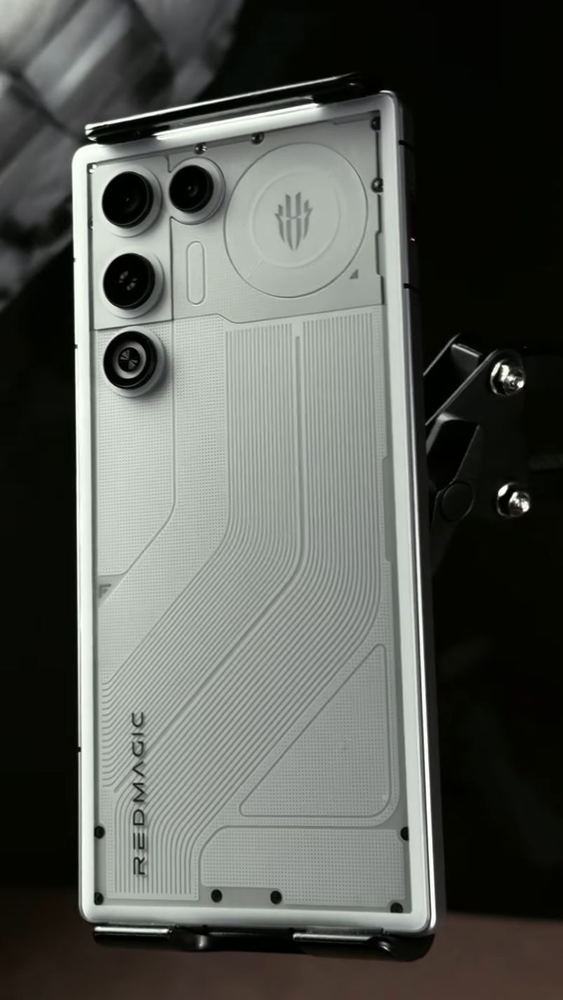 Red Magic 11 Air - Эталон найден!💥Первое знакомство с Мощным СТИЛЯГОЙ из поднебесной #RedMagic11Air смотреть онлайн