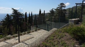 Новый сквер на улице Сеченова в Ялте неподалёку от таксопарка