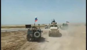 В Сирии встретились Российская 🇷🇺 кавалерия и американская 🇺🇸 Помахали ручками и дальше поехали.