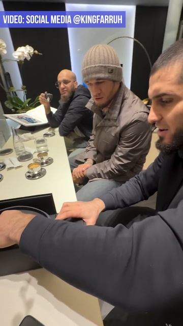 Вот это подарок! Коллекция Махачева пополнилась ДОРОГИМИ часами смотреть онлайн