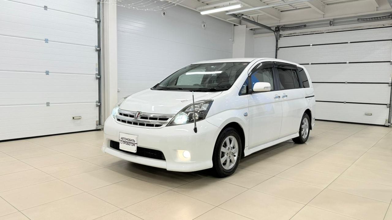 Toyota Isis, 2011 год смотреть онлайн