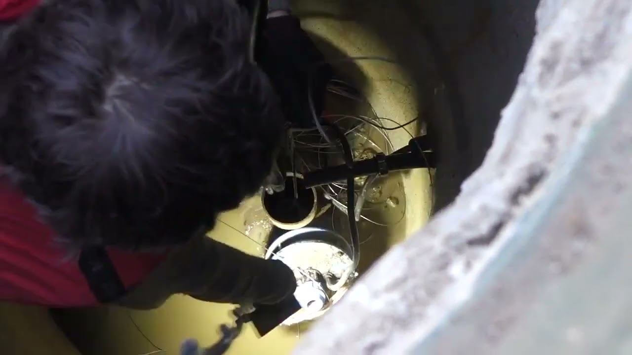 НАСОС провалился в СКВАЖИНУ как достать вынуть поднять без страховочного троса смотреть онлайн