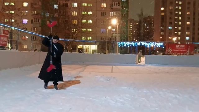 Вечерняя разминка с лопатой-полумесяцем смотреть онлайн