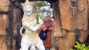 Бали север. Храм Бератан, дождь.