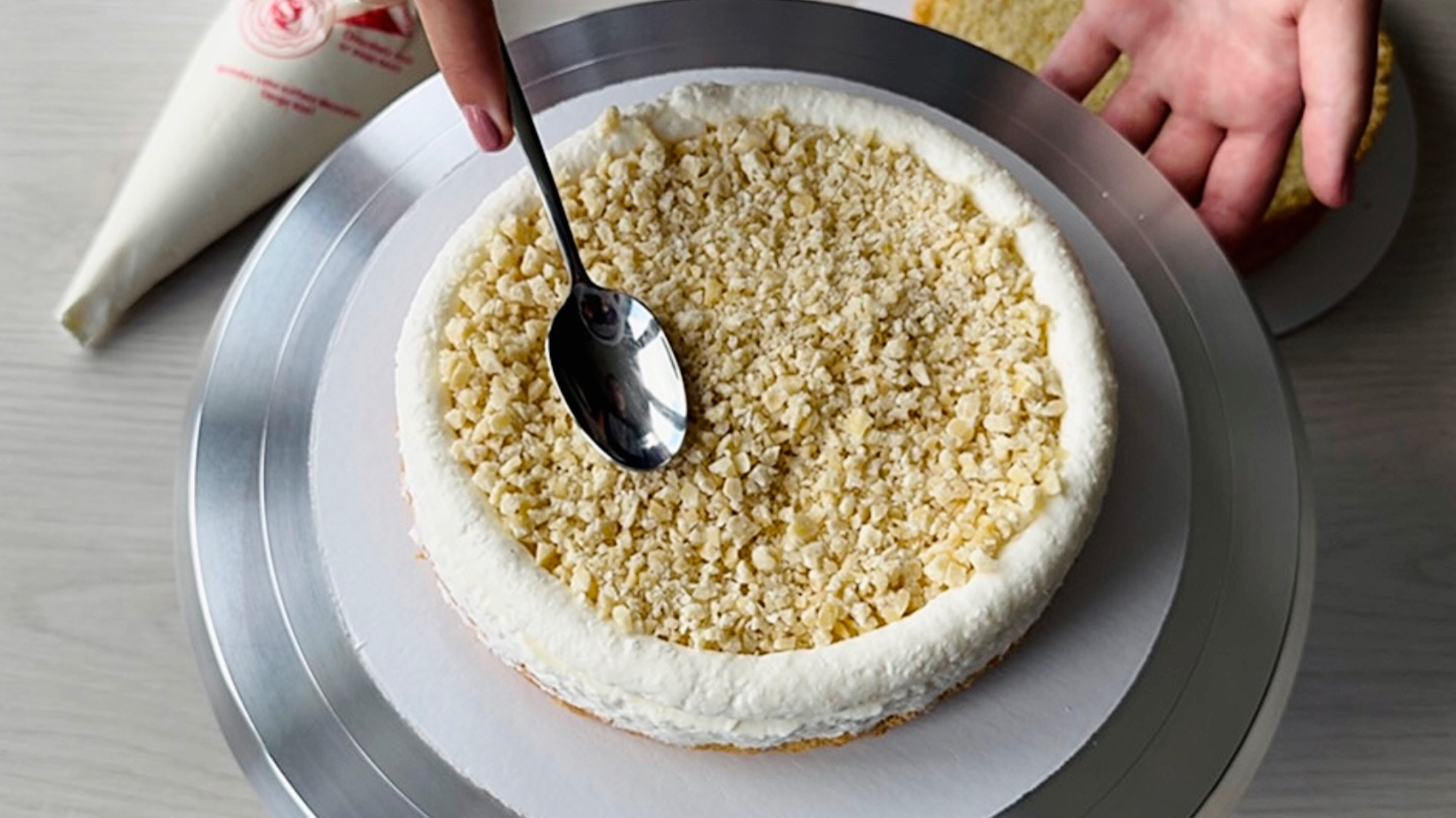 ХРУСТЯЩИЙ СЛОЙ для торта🤍 прослойка миндаль в шоколаде⭐️ смотреть онлайн