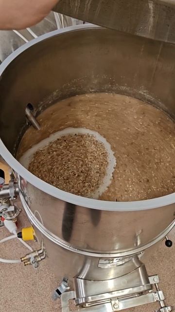 Затираю солод на дистиллят. Повторное использование дрожжей #ПВК смотреть онлайн