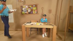 Настя и побег из КАРТОННОЙ ТЮРЬМЫ. Челлендж для детей