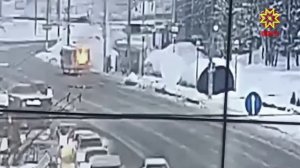 В Чебоксарах возле остановки  «Энергозапчасть» загорелся автобус