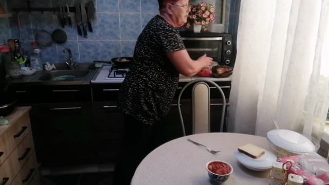 Жизнь пенсионеров. Готовлю ужин для двоих. смотреть онлайн