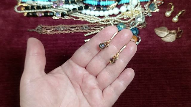 277. Лот винтажной бижутерии из Чехии смотреть онлайн