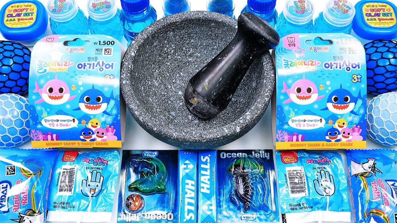 АСМР Акуленок Шарк и Смешивание Голубого Слайма смотреть онлайн