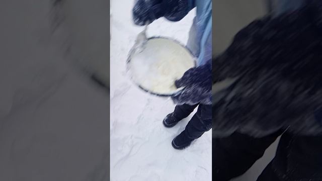 мороженное на снегу смотреть онлайн