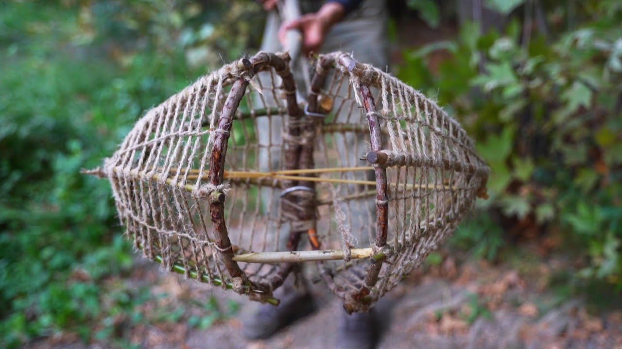 Примитивная рыбалка / Техника рыбалки на необитаемом острове / Необычный способ лова рыбы . смотреть онлайн