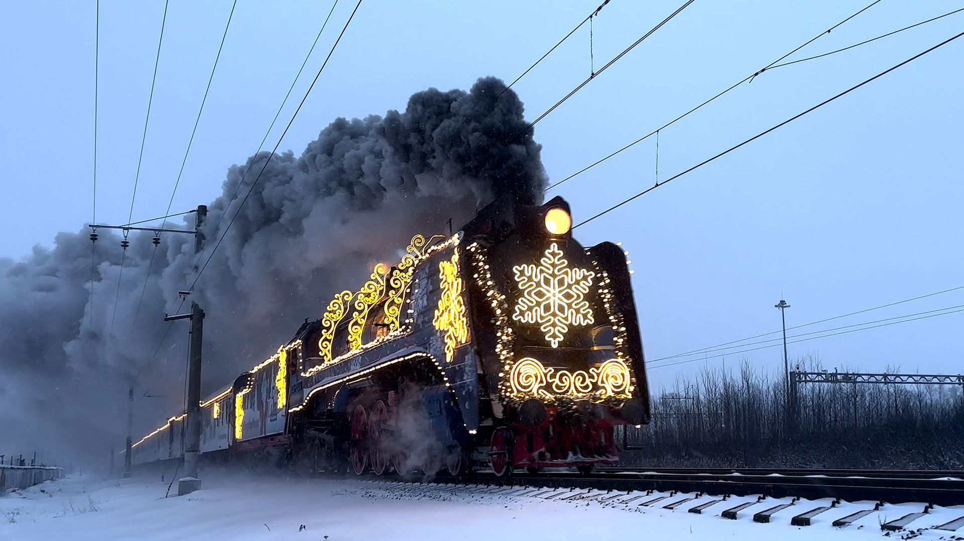 Поезд деда мороза под паровозом и тепловозом смотреть онлайн