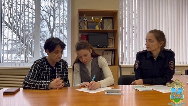 Псковские полицейские помогли французской семье обрести временное убежище на территории России смотреть онлайн