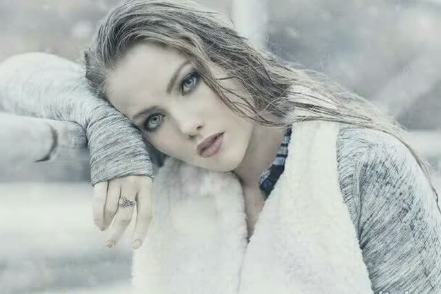 СНЕГ КРУЖИТСЯ.