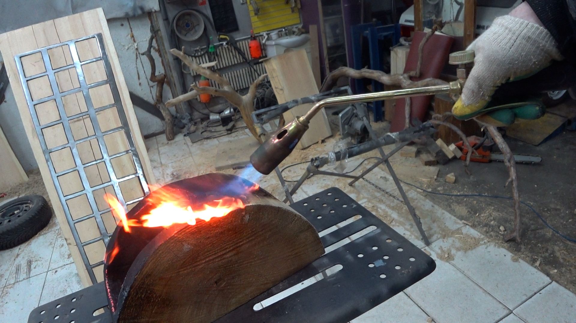 Необычную Стойку для Винища Делаем. И проч... смотреть онлайн