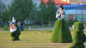 Топиарные фигуры из искуственной травы. Белоснежка и 7 гномов.