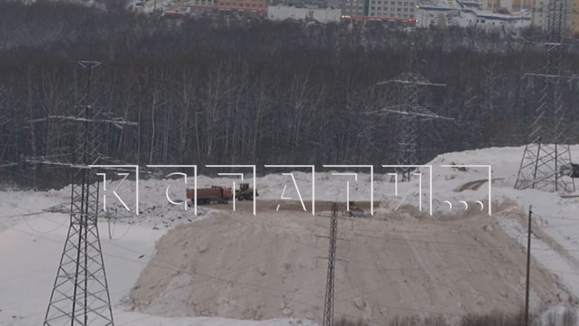 Нелегальную свалку грязного снега с реагентами организовали в экологически чистом районе смотреть онлайн