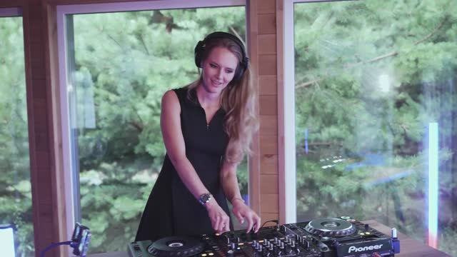 Katusha Svoboda - Deep House Mix #1 (Bashkortostan) смотреть онлайн