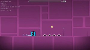 Играю в самый длинный уровень в geometry dash.