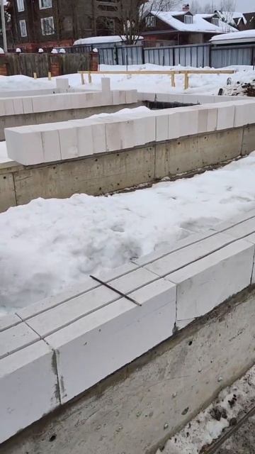 Армирование первого ряда кладки из газобетона