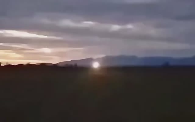 Световой Шар Над Фермой смотреть онлайн