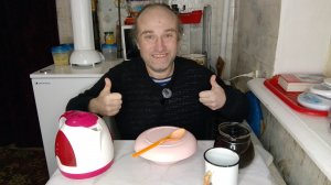 завтрак с Рыжулей. забыл выпить вечерние таблетки. мукбанг. обжор. еда на камеру. диета. шизофрения.